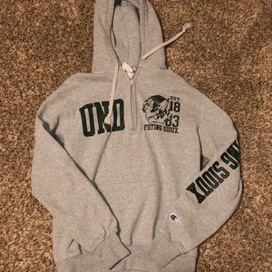 UND sweatshirt